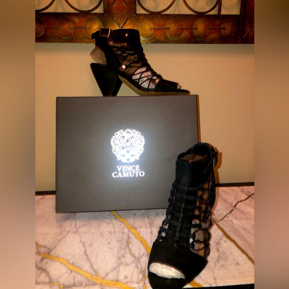 Black sandals; casual and classy; very comfortable;
